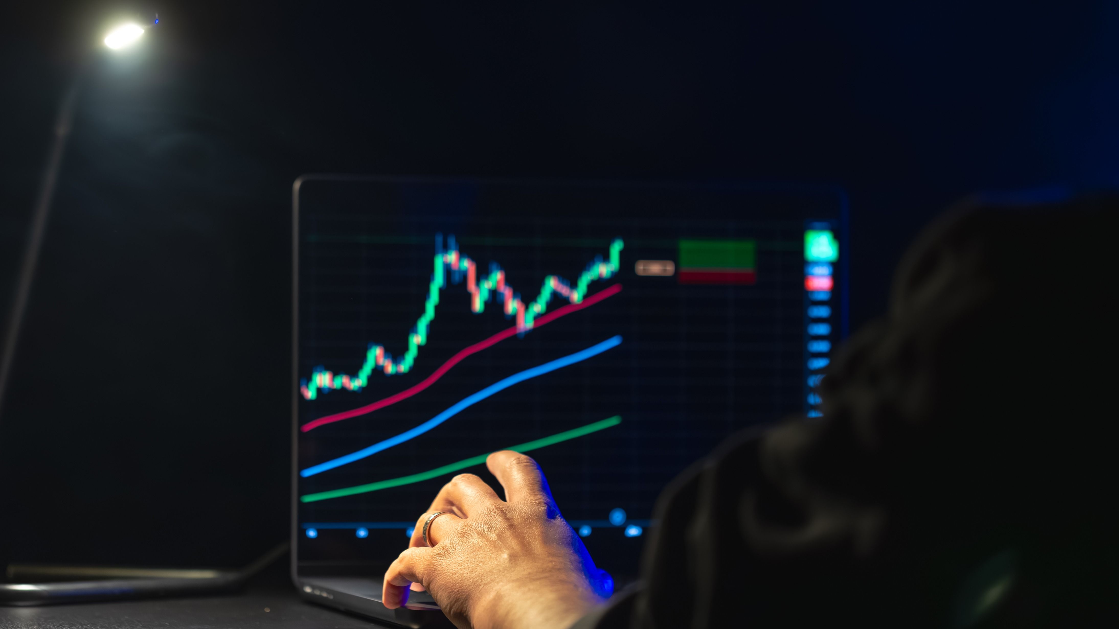 What is the best crypto trading strategy in 2026?